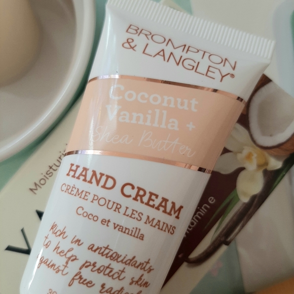 Rich Coconut Self Care Package - Picture 5 of 12